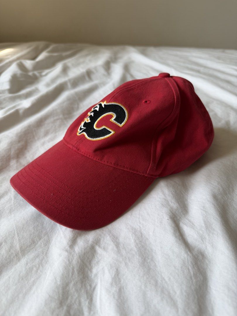 Fan Favorite Calgary Flames Red Baseball Cap NHL (Category: Caps & Hats) located in Taguig. Submitted by 77dbae (Listing ID 1465823063, Image 1). Description: Official Fan Favorite Calgary Flames cap.