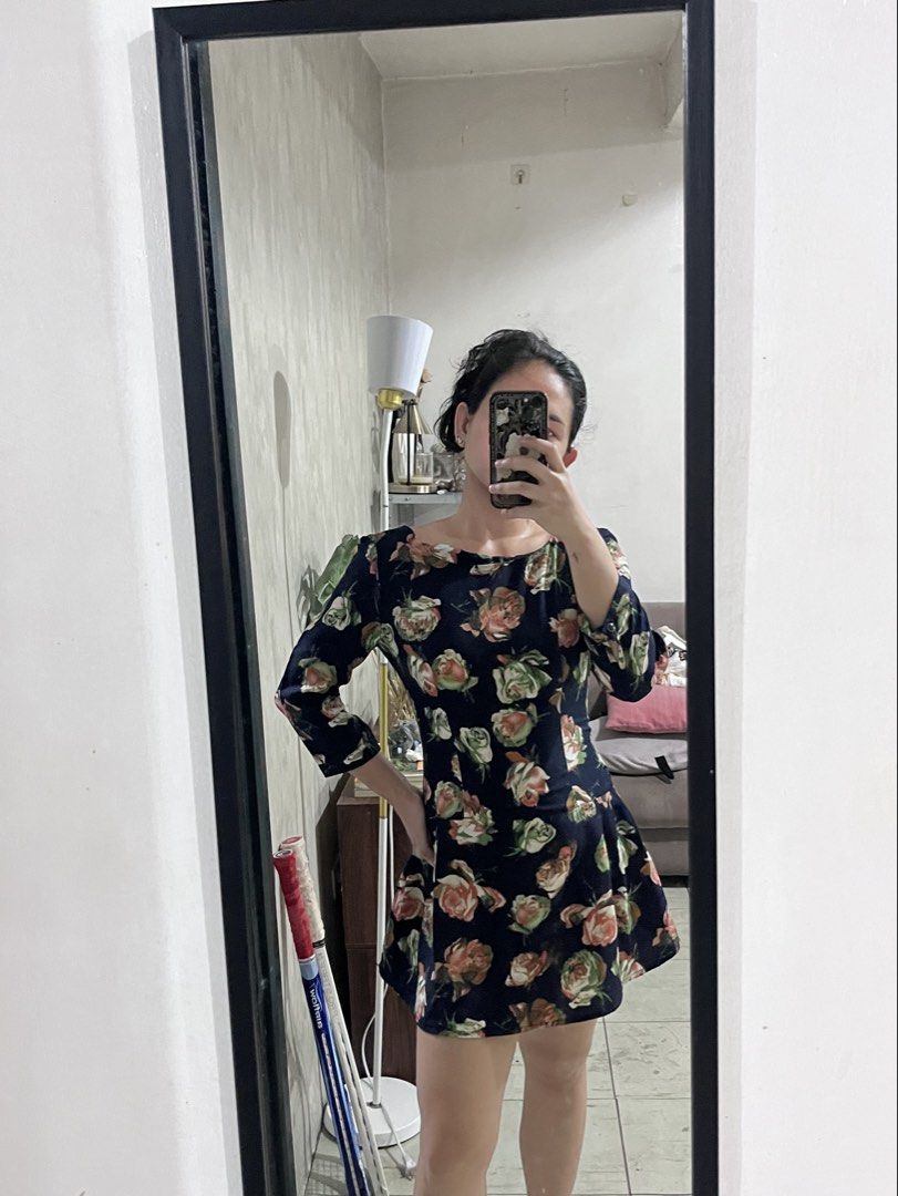 Floral Dress (Category: Dresses) located in Makati City. Submitted by secondhandstories07 (Listing ID 1465798830, Image 2). Description: Color: blue and with florals Size: S Location: Makati This can be worn for a casual date or attending an occasions .