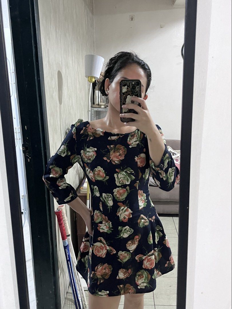 Floral Dress (Category: Dresses) located in Makati City. Submitted by secondhandstories07 (Listing ID 1465798830, Image 1). Description: Color: blue and with florals Size: S Location: Makati This can be worn for a casual date or attending an occasions .