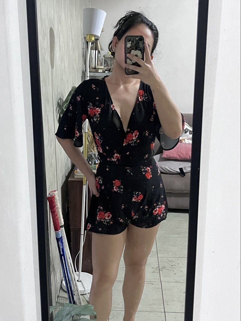 Floral dress (Category: Dresses) located in Makati City. Submitted by secondhandstories07 (Listing ID 1465801503, Image 1). Description: Color: Black and orange floral Ideal for nights out, beach and casual wear.