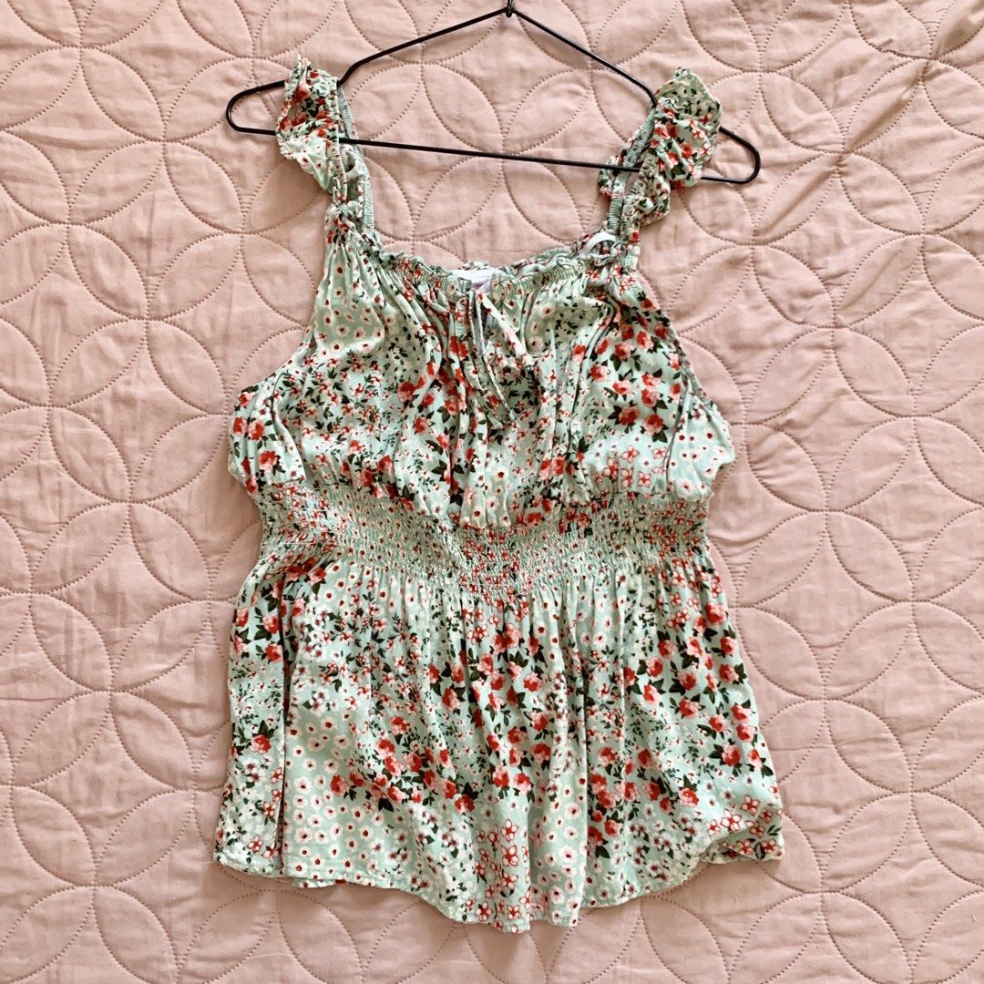 Floral sleeveless (Category: Sleeveless) located in San Fernando. Submitted by mariaelykavino (Listing ID 1465793859, Image 1). Description: .