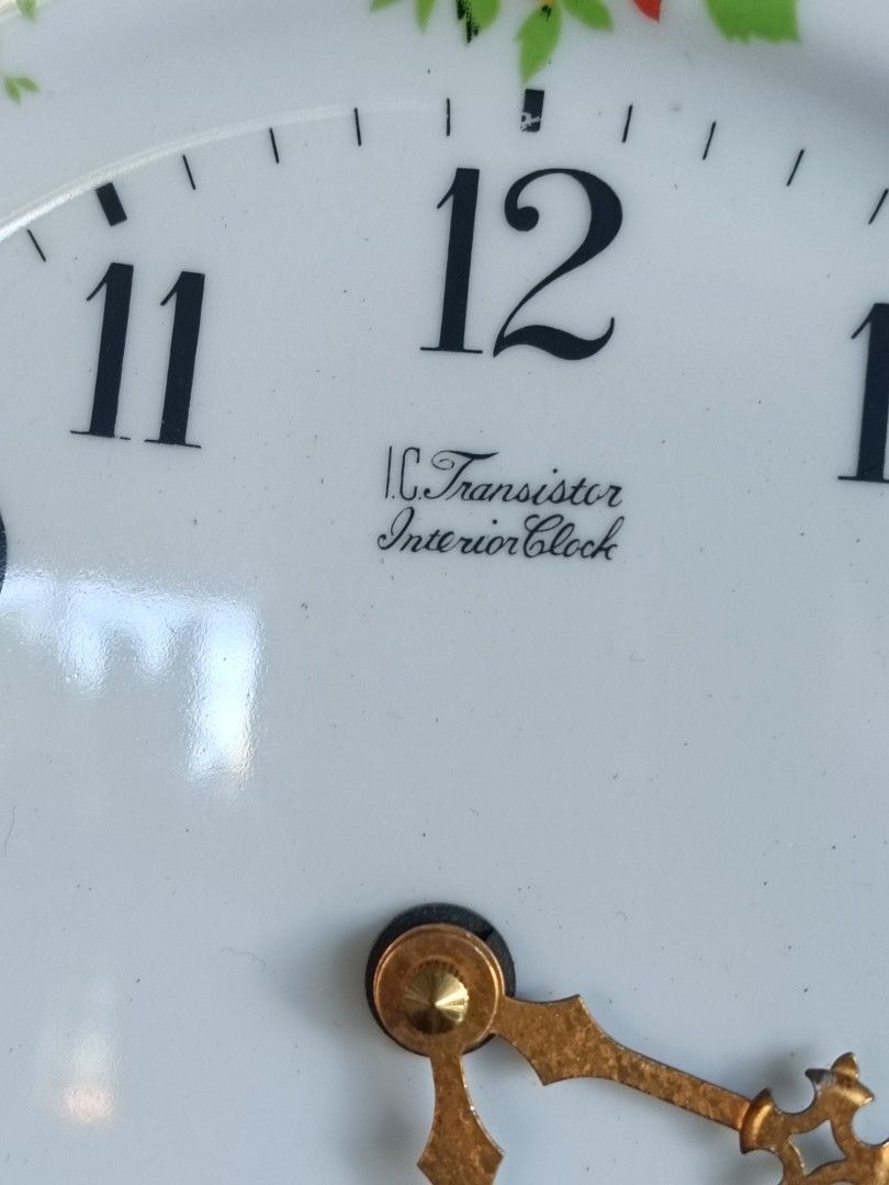 Floral Transistor Interior Wall Clock-10.5" Dia, Working (Category: Clocks) located in Imus. Submitted by ABrielleC (Listing ID 1465828930, Image 2). Description: Good Running Condition Ceramic Plate Transistor Clock Battery- Size C (1x), not included Plate Stand not included Dismeter-10.5in Weight-0.75kg Japan Surplus Item First to pay Loc Imus Cavite.
