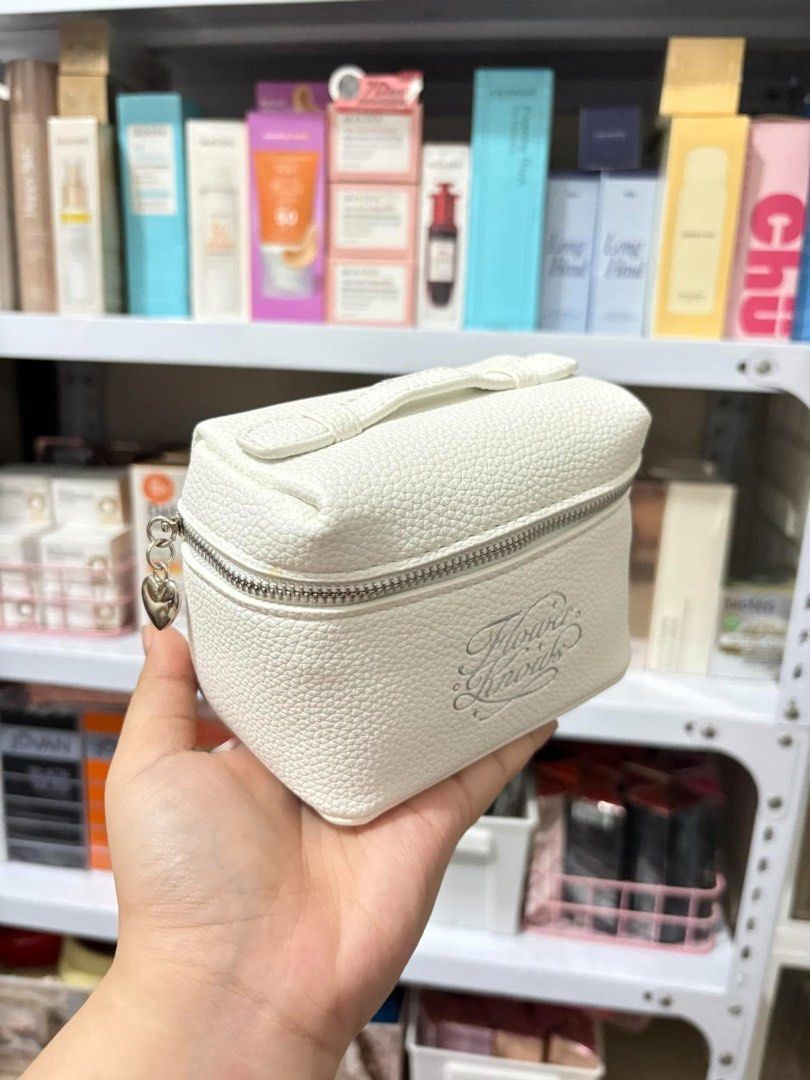 Flower Knows Mini Pouch (Category: Purses & Pouches) located in Obando. Submitted by thea_pasa.bento.ig (Listing ID 1465905167, Image 2). Description: .