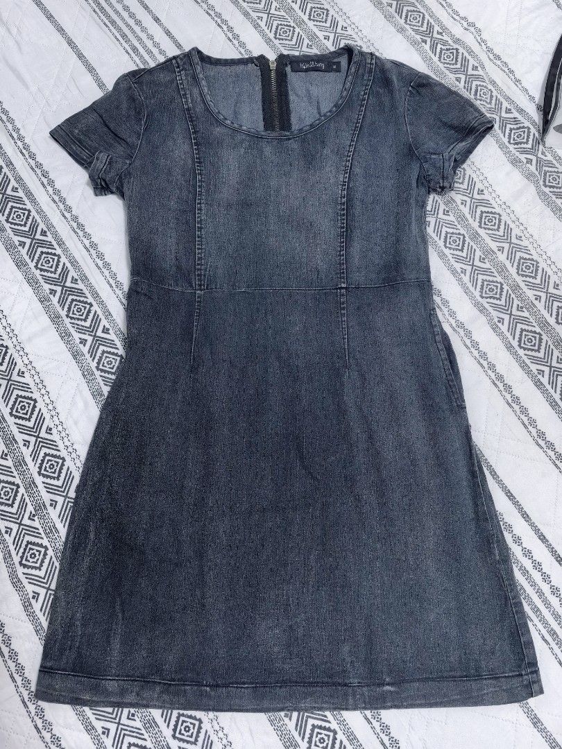 Folder&Hung Maong Dress, Medium (Category: Dresses) located in Naga. Submitted by princessta62477 (Listing ID 1465827174, Image 1). Description: .