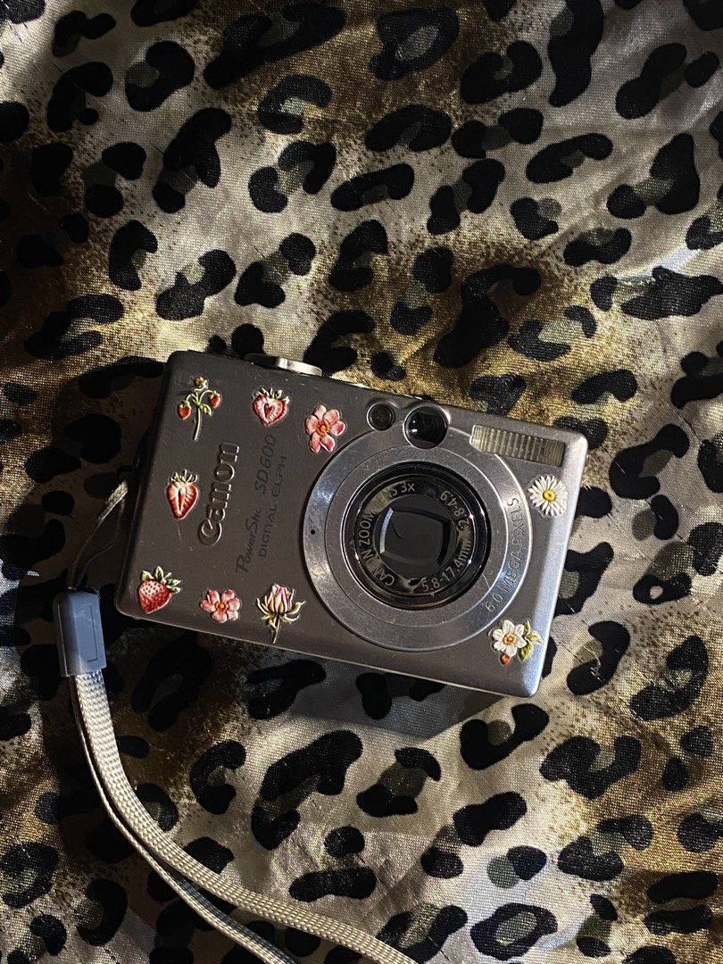 For sale (Category: Cameras) located in Lucena. Submitted by kervinjust41721 (Listing ID 1465924323, Image 1). Description: Canon Powershot SD600 known as IXUS 60 Issue: not working flash.