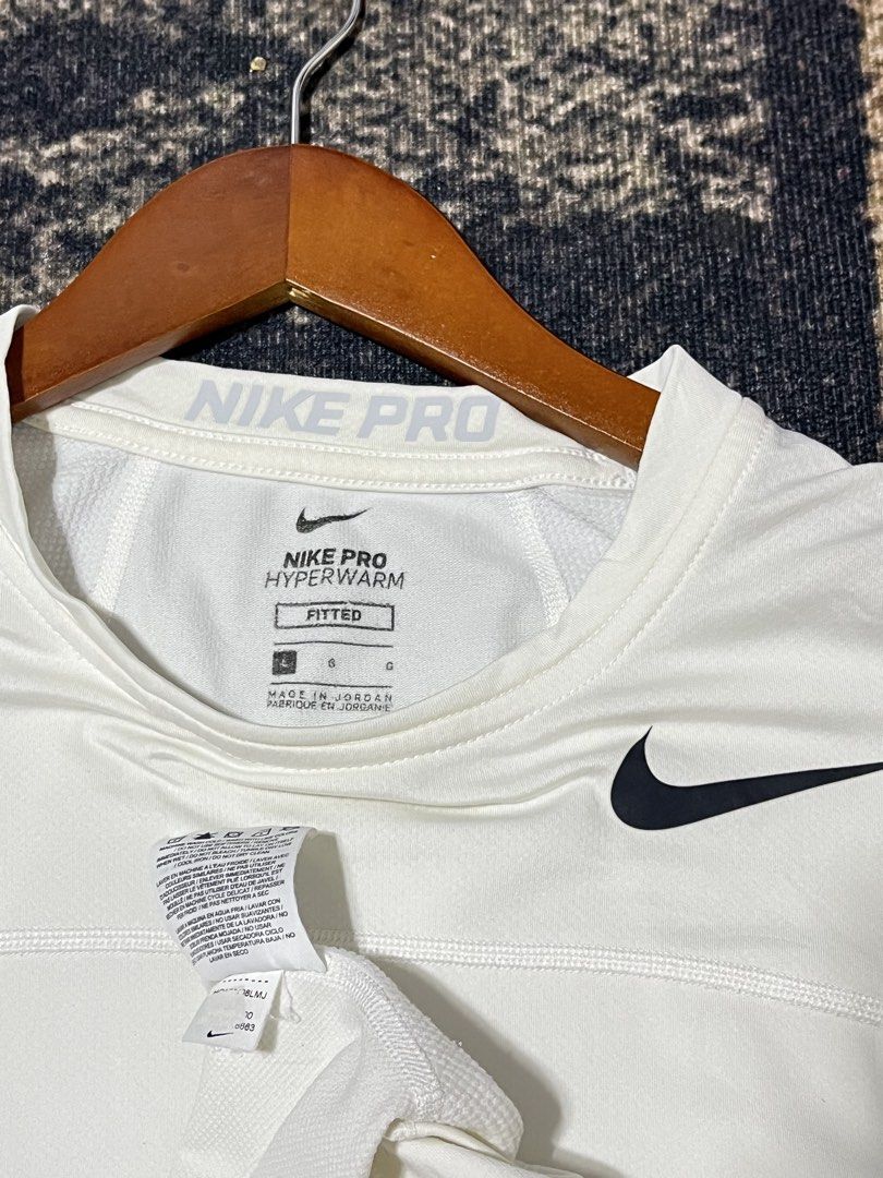 FOR SALE (Category: Coats, Jackets and Outerwear) located in Bulacan. Submitted by sef19 (Listing ID 1465952581, Image 2). Description: ✅✅✅PRO - size : large fitted condition : excellent price : ₱720 - mop : gcash / jnt pm 📩📩📩 📍BULACAN.
