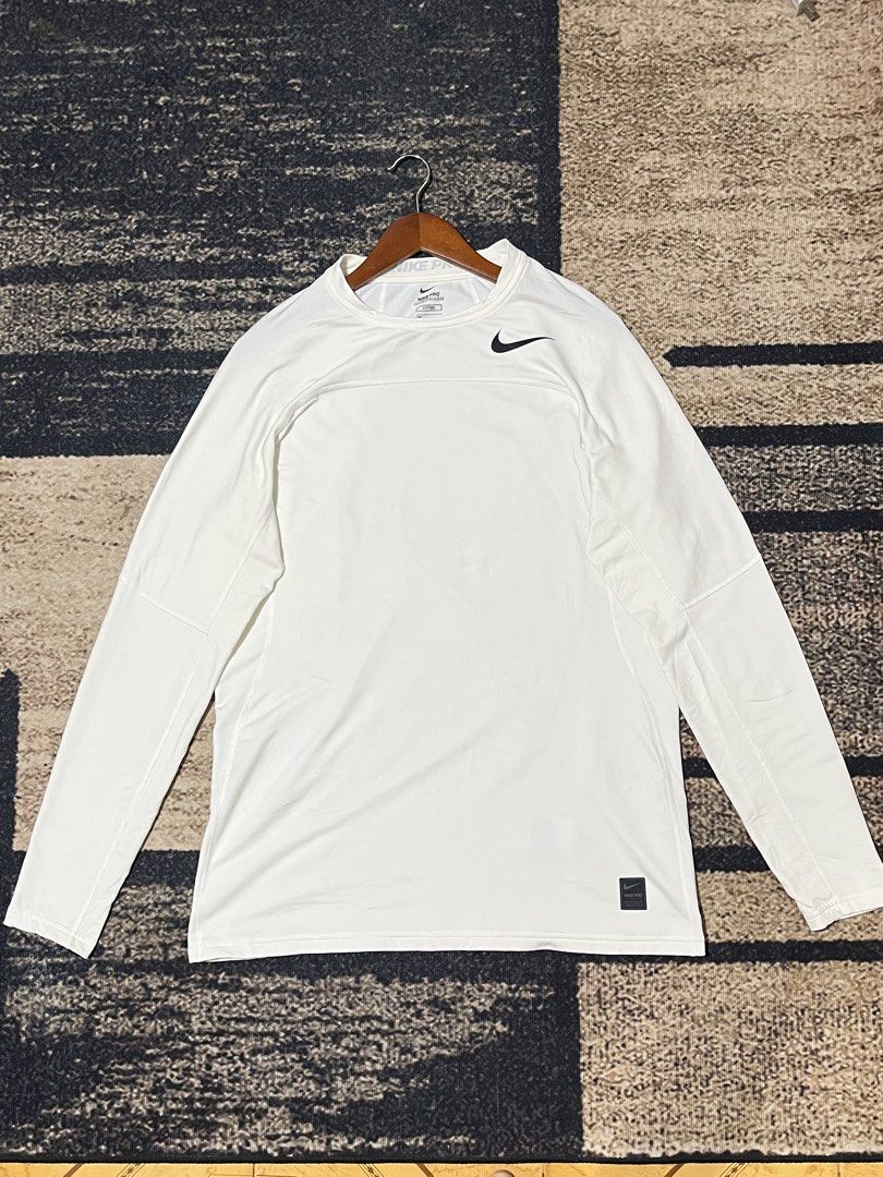FOR SALE (Category: Coats, Jackets and Outerwear) located in Bulacan. Submitted by sef19 (Listing ID 1465952581, Image 1). Description: ✅✅✅PRO - size : large fitted condition : excellent price : ₱720 - mop : gcash / jnt pm 📩📩📩 📍BULACAN.