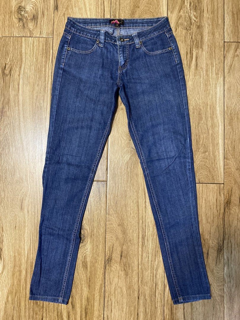 Forever 21 blue denim jeans (Category: Jeans) located in Dagupan City. Submitted by lejgumiran07 (Listing ID 1465937840, Image 1). Description: Personal preloved.