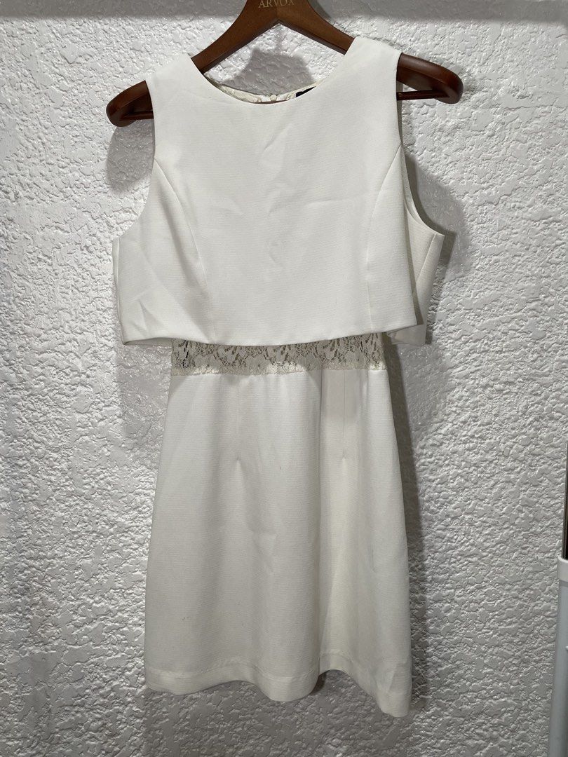 Forever 21 white dress (Category: Dresses) located in Paranaque City. Submitted by mansiii (Listing ID 1465833408, Image 1). Description: Get this when you purchase at least 1 item :) - has minor stains (as seen on the pictures).