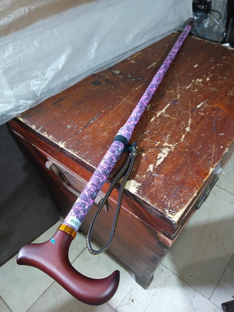 Four folds cane (Category: Other Assistive Aids) located in Paranaque City. Submitted by 4thestate.surplusan (Listing ID 1465794461, Image 3). Description: four folds cane. see pix.