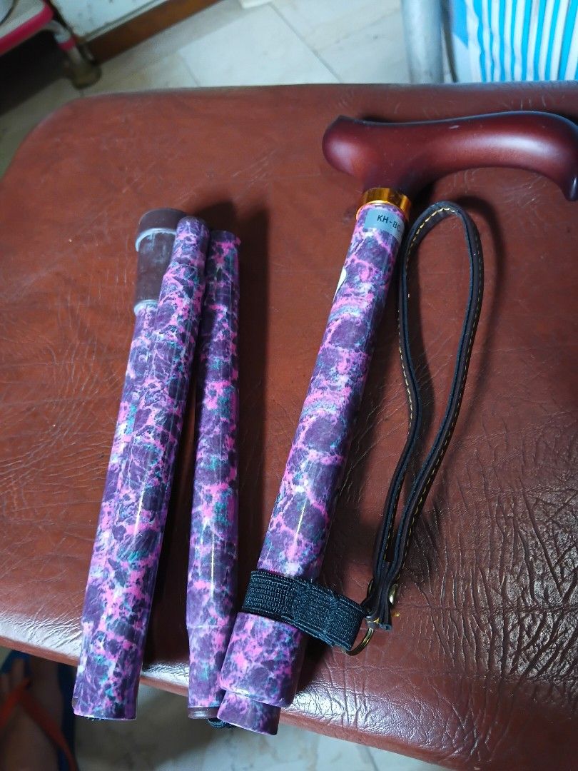 Four folds cane (Category: Other Assistive Aids) located in Paranaque City. Submitted by 4thestate.surplusan (Listing ID 1465794461, Image 1). Description: four folds cane. see pix.