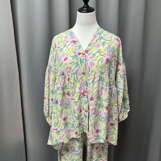 (Category: ) located in . Submitted by shopaholicwardrobe_ (Listing ID 1465869565, Image 1). Description: .