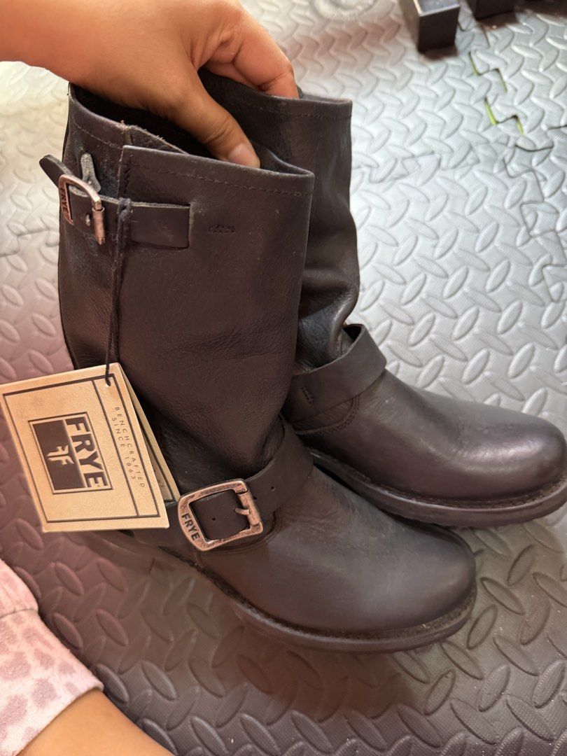 Frye Veronica Flex Short Boots (Category: Boots) located in Quezon City. Submitted by krtstn (Listing ID 1465796898, Image 2). Description: original size 6.5 but fits size 6 .