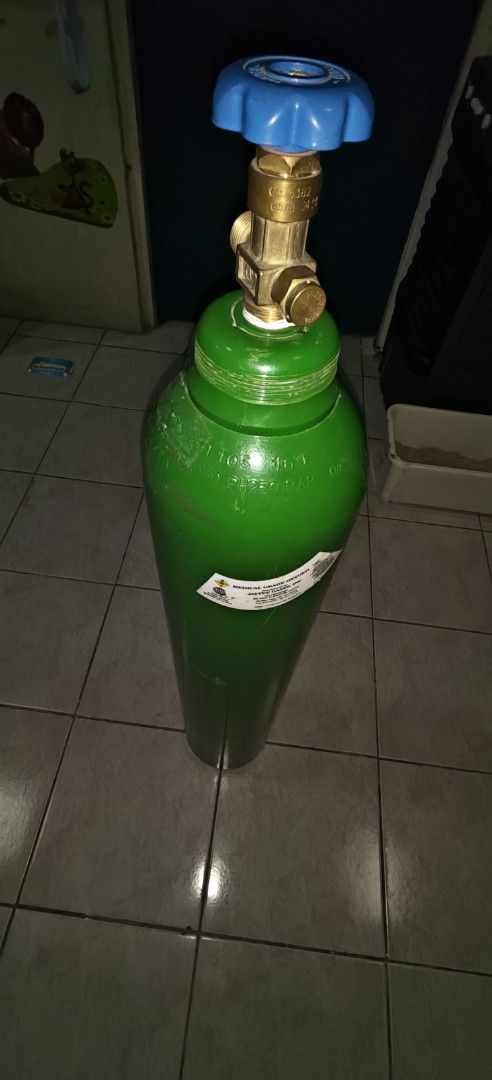 Full 20 liters oxygen tank with regulator (Category: Medical Supplies & Tools) located in Marikina City. Submitted by izjae16.com (Listing ID 1465921332, Image 2). Description: - Complete home medical oxygen setup including regulator and c complete set humidifier -full tank 20 liters refilled but did not used - Ideal for reliable home medical care needs.