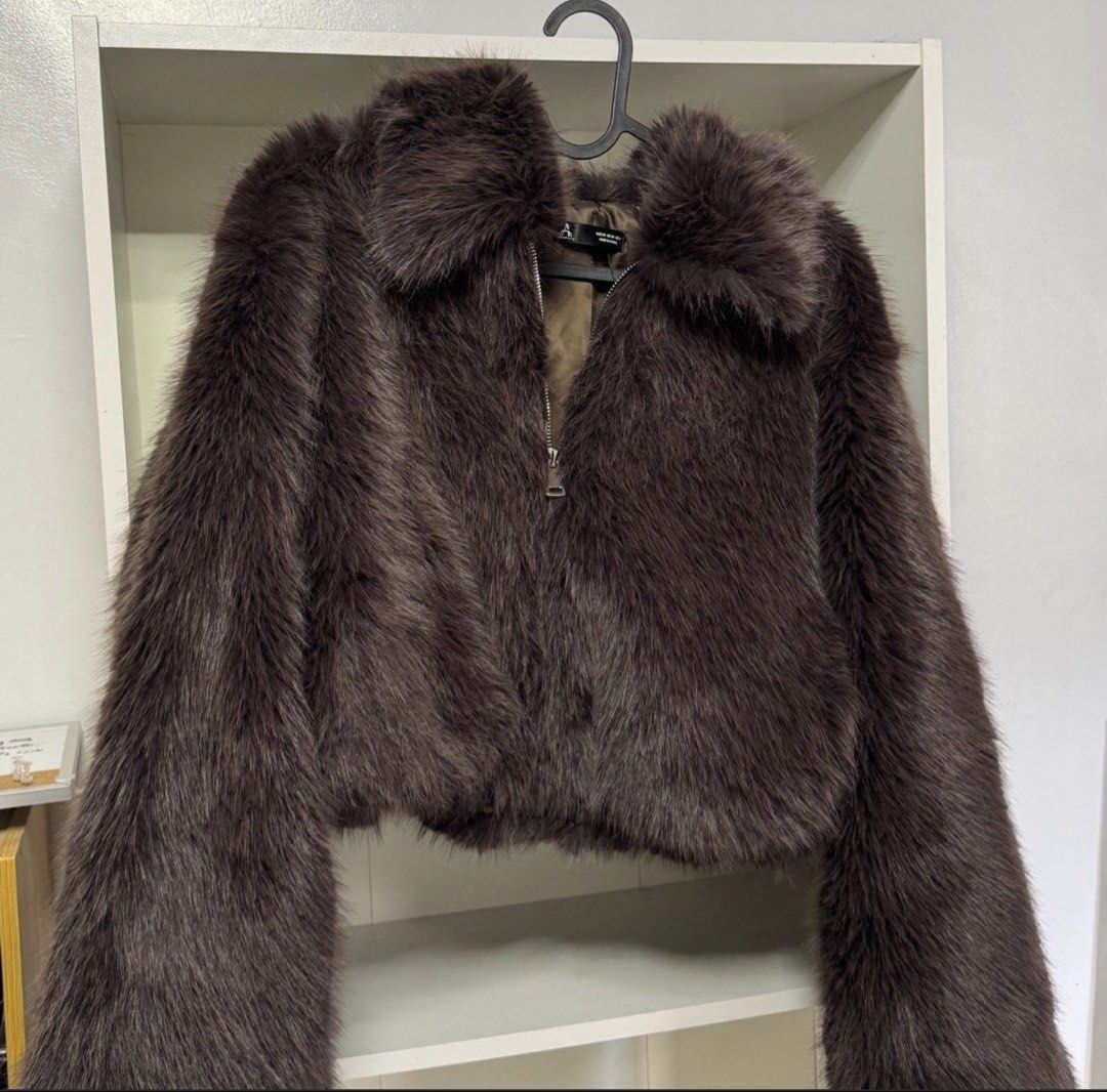 Fur Winter Jacket — Brown (Category: Coats, Jackets and Outerwear) located in Rizal. Submitted by tomatoramenn (Listing ID 1465806842, Image 3). Description: Used once during our Japan trip 1,200 ‼️ For sure miner only For reference, I’m 5'2 & xs - small body frame 📍Montalban Rizal Shipping or delivery fees will be shouldered by the buyer – J&T or Lalamove/Grab .