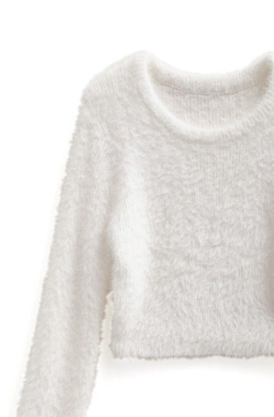 Fuzzy cropped knit sweaters. (Category: Longsleeves) located in Manila. Submitted by sengfigther06francis (Listing ID 1465940435, Image 2). Description: White cropped sweater from the GRL Collection stands out with its soft, fuzzy shaggy knit texture and dramatic flared sleeves. Small to Medium Size.