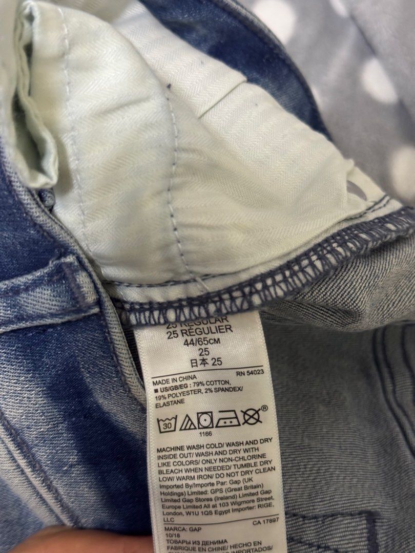 Gap （分類：牛仔褲、Leggings）位於 Hong Kong。 由 keepsharee 提交（商品編號 1465925007，圖片 4）。簡介： New 有污漬，睇最後張相 。