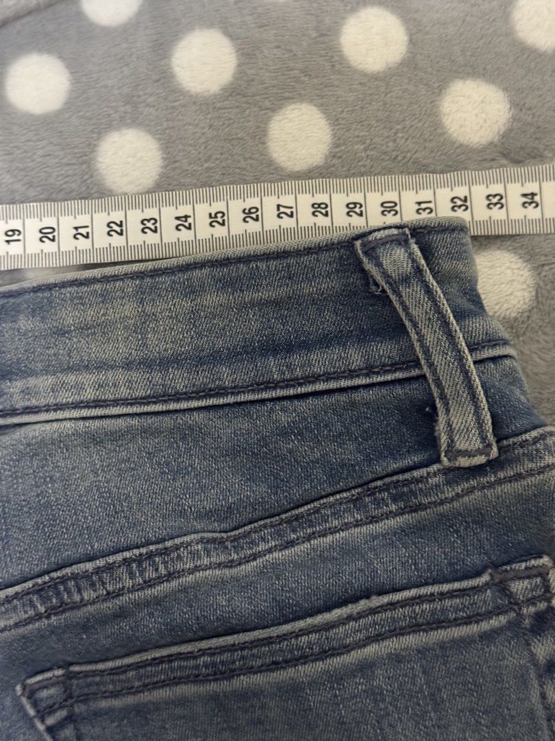 Gap （分類：牛仔褲、Leggings）位於 Hong Kong。 由 keepsharee 提交（商品編號 1465925007，圖片 5）。簡介： New 有污漬，睇最後張相 。