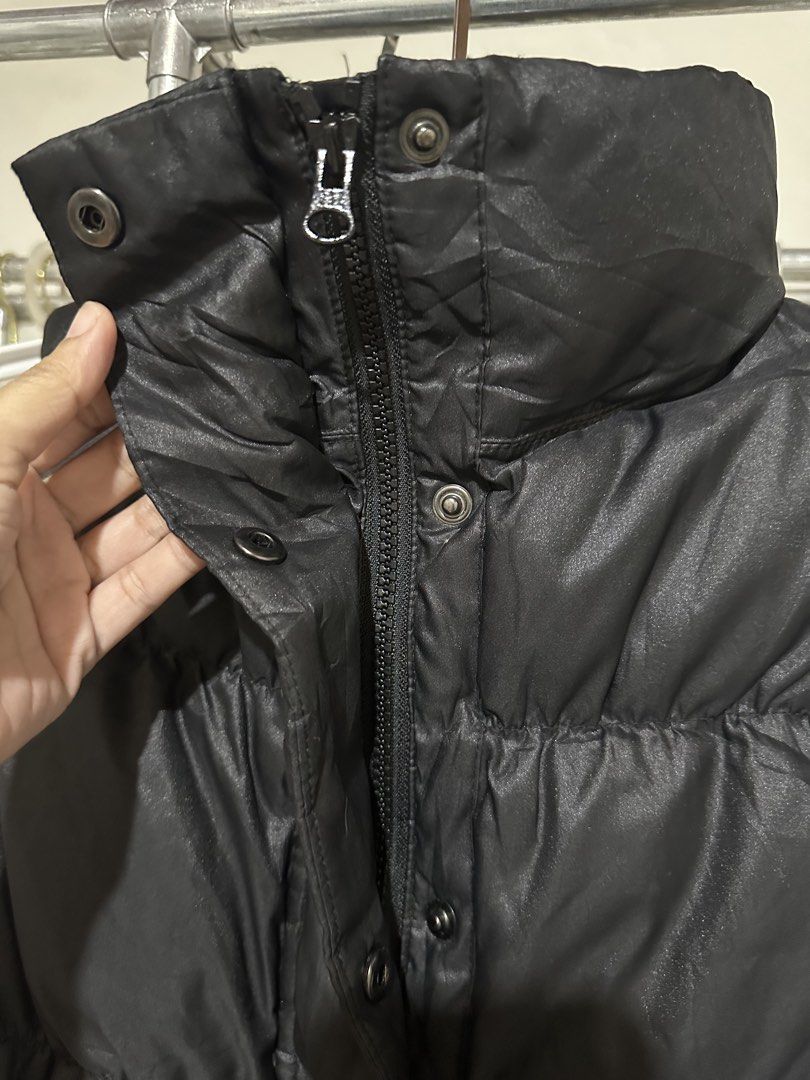 GAP Black Puffer Down Vest (Category: Coats, Jackets and Outerwear) located in Davao. Submitted by krau_ (Listing ID 1465846629, Image 2). Description: Purchased from a reputable blackapp live selling. Needs washing. Authentic GAP with zipper engraving. Main tag cut. Zipper and snap closure. Composed of poly and down feather filling. 2 front pockets and adjustable waist tie. Fits XS-S Bust/width 16-17 flat across Length 23 inches.