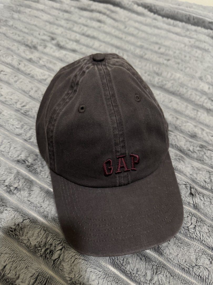 GAP CAP (Category: Other Accessories) located in Pasay City. Submitted by laropa_filipinas (Listing ID 1465805316, Image 2). Description: Authentic Gap Cap Unisex .