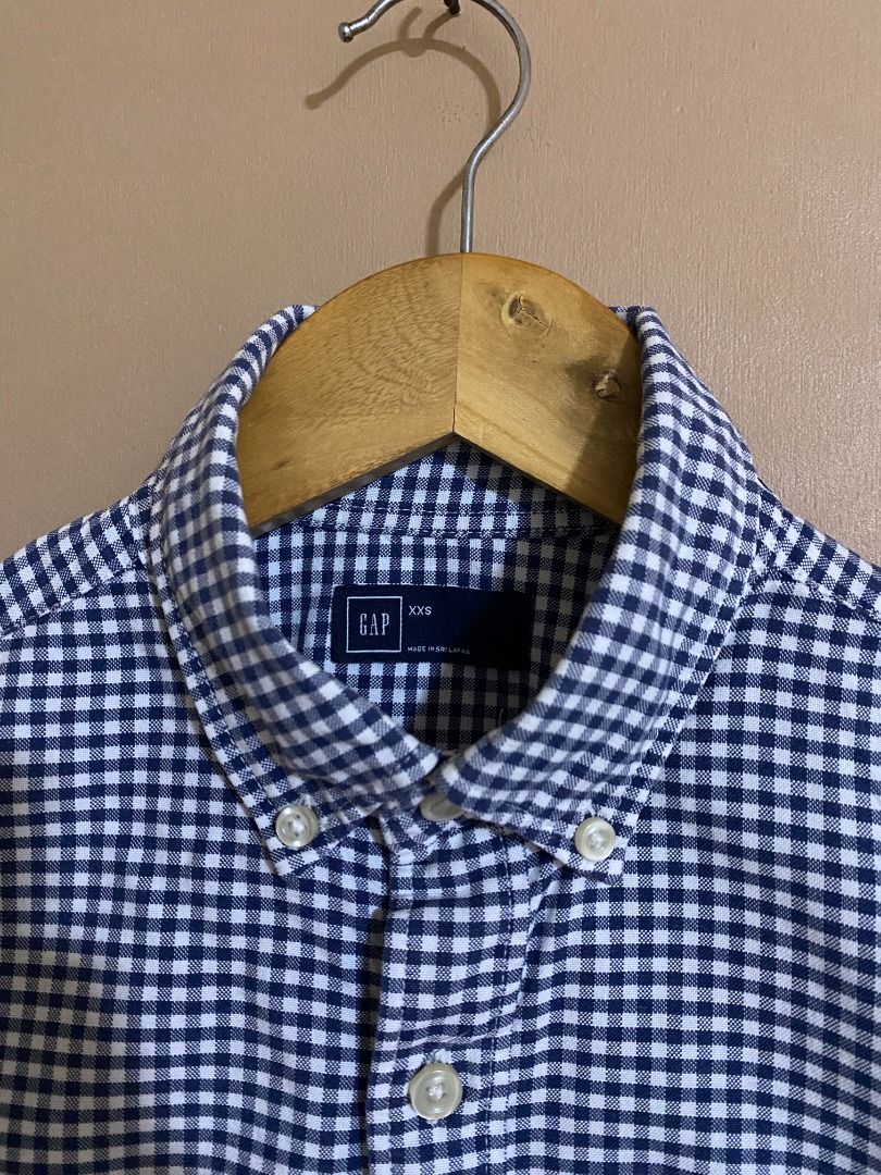 Gap Checkered Button Down Long Sleeves (Category: Tshirts & Polo Shirts ) located in Cadiz. Submitted by thespotcdz (Listing ID 1465838788, Image 2). Description: XXS on tag Width 19" Length 25.5" front / 26.5" back Good as new .