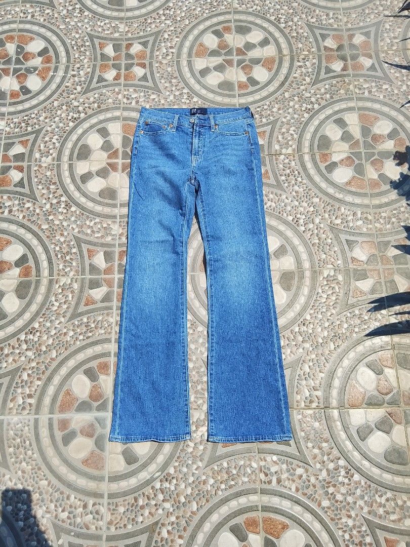 Gap Flared Blue Denim Jeans (Category: Jeans) located in Cabuyao City. Submitted by kyokiiiiiii (Listing ID 1465778008, Image 1). Description: - Brand: Gap - Style: Vintage mid-rise flare jeans - Wash: Medium wash with contrast stitching - Details: Classic five-pocket design, metal rivets, zip fly and button closure - Fit: Flared leg cut, clean hem - Condition: Excellent, ready to wear -payment first -Shipping fee is shouldered by the buyer.