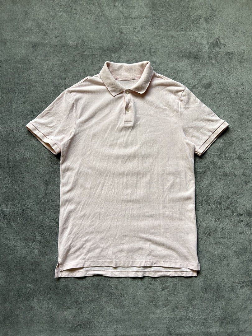 GAP Polo Shirt (Category: Tshirts & Polo Shirts ) located in Manila. Submitted by wenttttt (Listing ID 1465944926, Image 1). Description: 19.5 x 27.5-29 No issue.