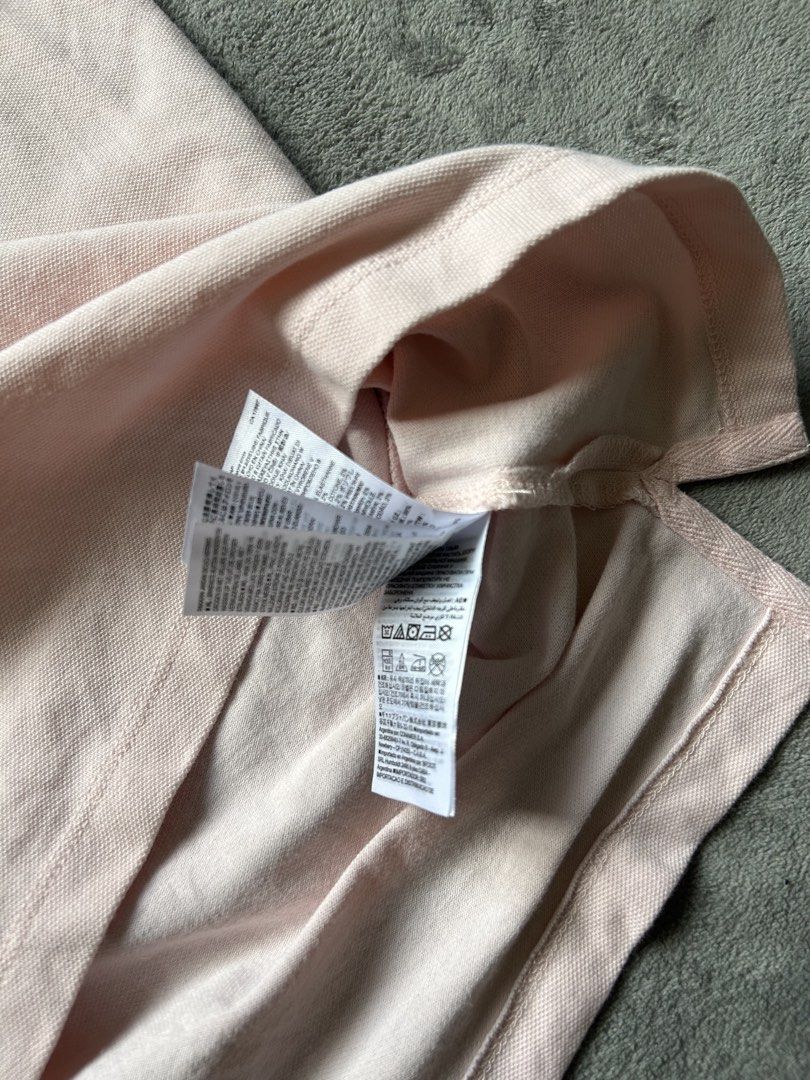 GAP Polo Shirt (Category: Tshirts & Polo Shirts ) located in Manila. Submitted by wenttttt (Listing ID 1465944926, Image 3). Description: 19.5 x 27.5-29 No issue.