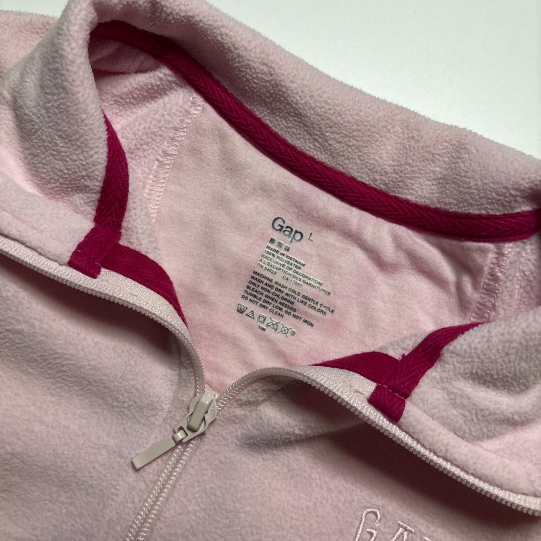 GAP Q-zip Jacket (Category: Coats, Jackets and Outerwear) located in San Pablo. Submitted by refitsph (Listing ID 1465822596, Image 3). Description: - Width: 20 - Length: 25.5 - Legit / Authentic - Flawless - Already Washed and Ready to Wear.