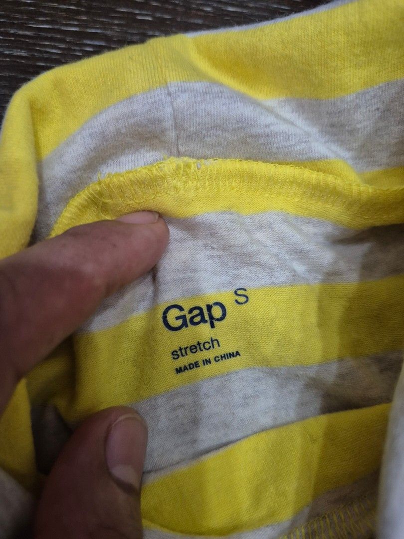 Gap Turtle Neck Top (Category: Longsleeves) located in Santa Cruz. Submitted by deenem (Listing ID 1465814165, Image 3). Description: Small on Tag Bust: 16.5(33) inch Lenght:24 inch stretchable.