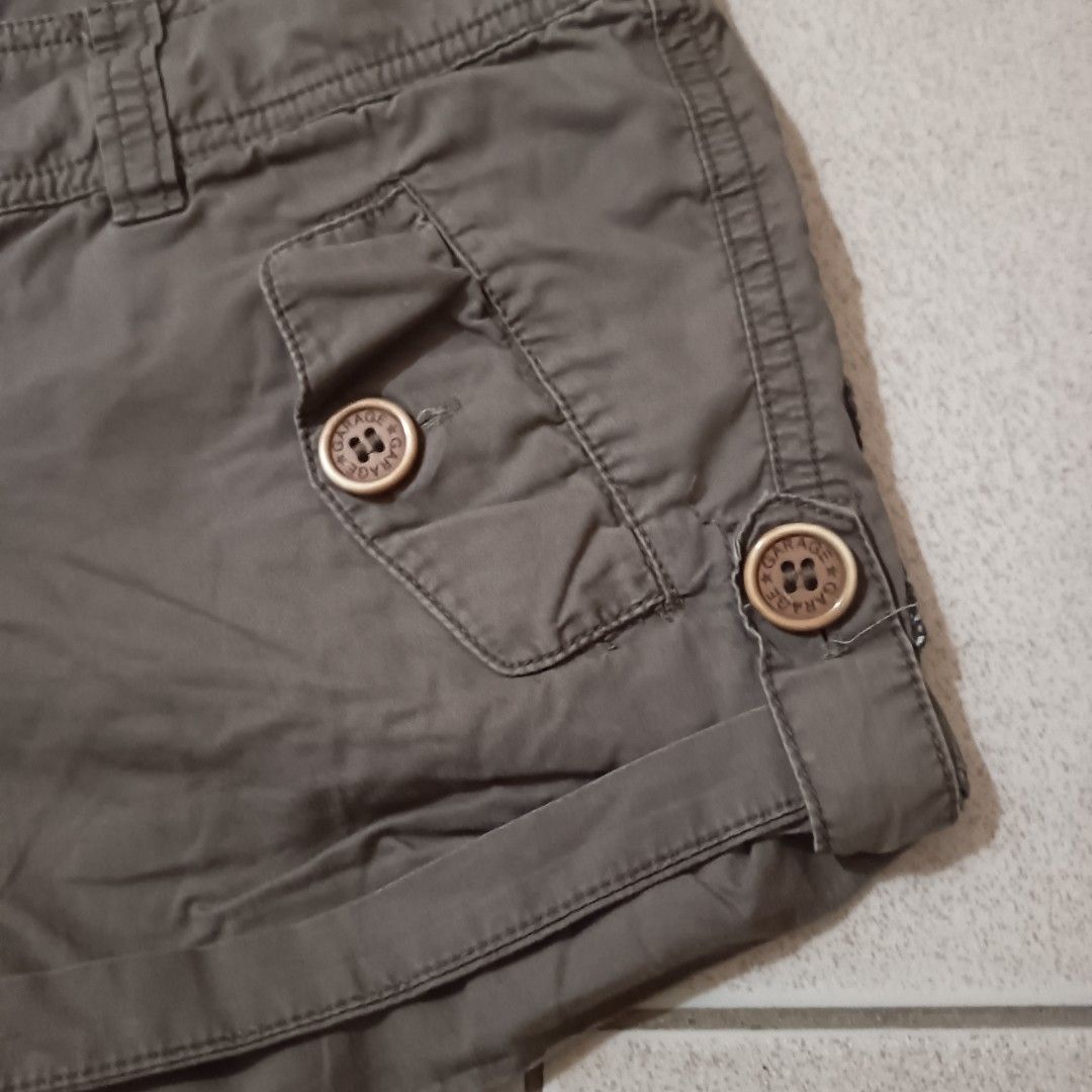 Garage | Y2K Grunge Cargo Shorts Star Patch (Category: Shorts) located in Adams. Submitted by luckygirl.closet (Listing ID 1465950539, Image 3). Description: s-m flaw: no button mid rise with embroidered star patch.