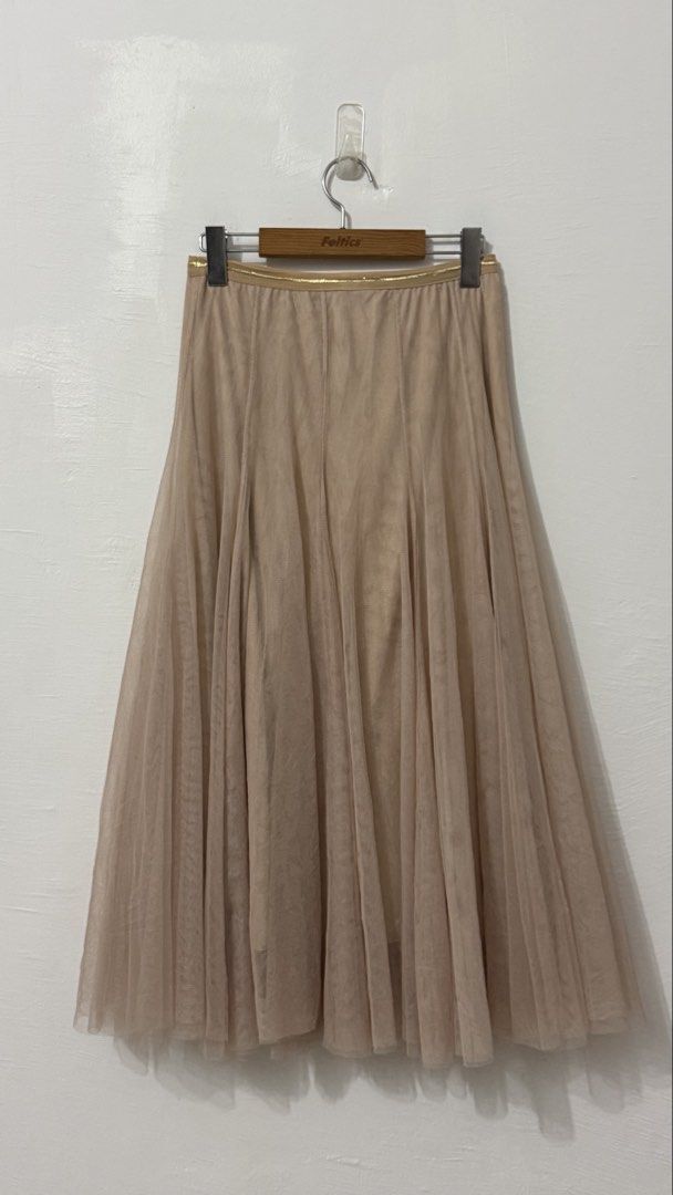 Garterized midi mesh tulle skirt (Category: Skirts) located in Cordova. Submitted by thedecluterrer (Listing ID 1465760878, Image 1). Description: Length 33 Waist 26-30.