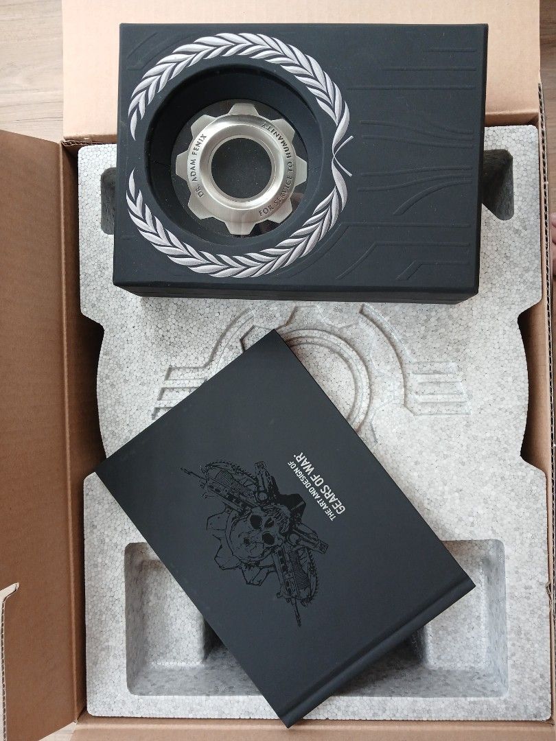 Gears of War Epic Edition Mint (Category: Figurines & Statues) located in San Juan City. Submitted by rhysrai (Listing ID 1465877581, Image 2). Description: Rare Gears of War 3 Epic Edition Mint Condition Inclusions: Marcus Fenix Statue Steel Medal with case Art Book Flag Art box and Shipping box "No Game".