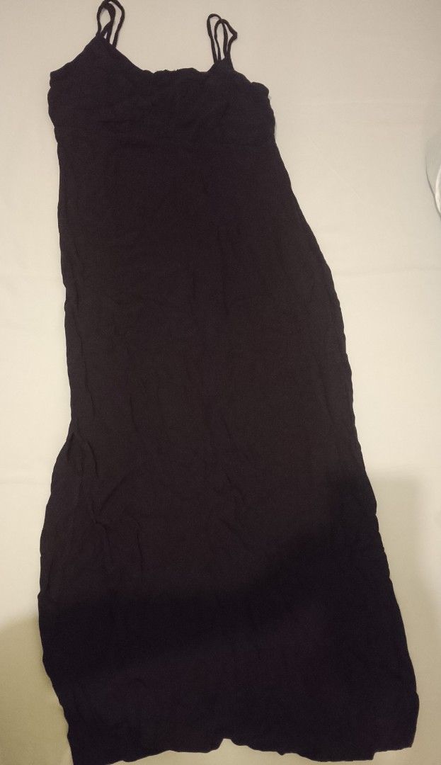 Georgetown Black Spaghetti Strap Midi Dress Size M (Category: Dresses) located in Quezon City. Submitted by macieee39997 (Listing ID 1465868830, Image 2). Description: - Brand/Model: Georgetown black midi dress - Size: Medium - Style: Simple slip dress with thin spaghetti straps and V-neckline - Material: Soft, stretchy fabric - Versatility: Perfect basic piece for everyday wear, layering, or dressing up and down.