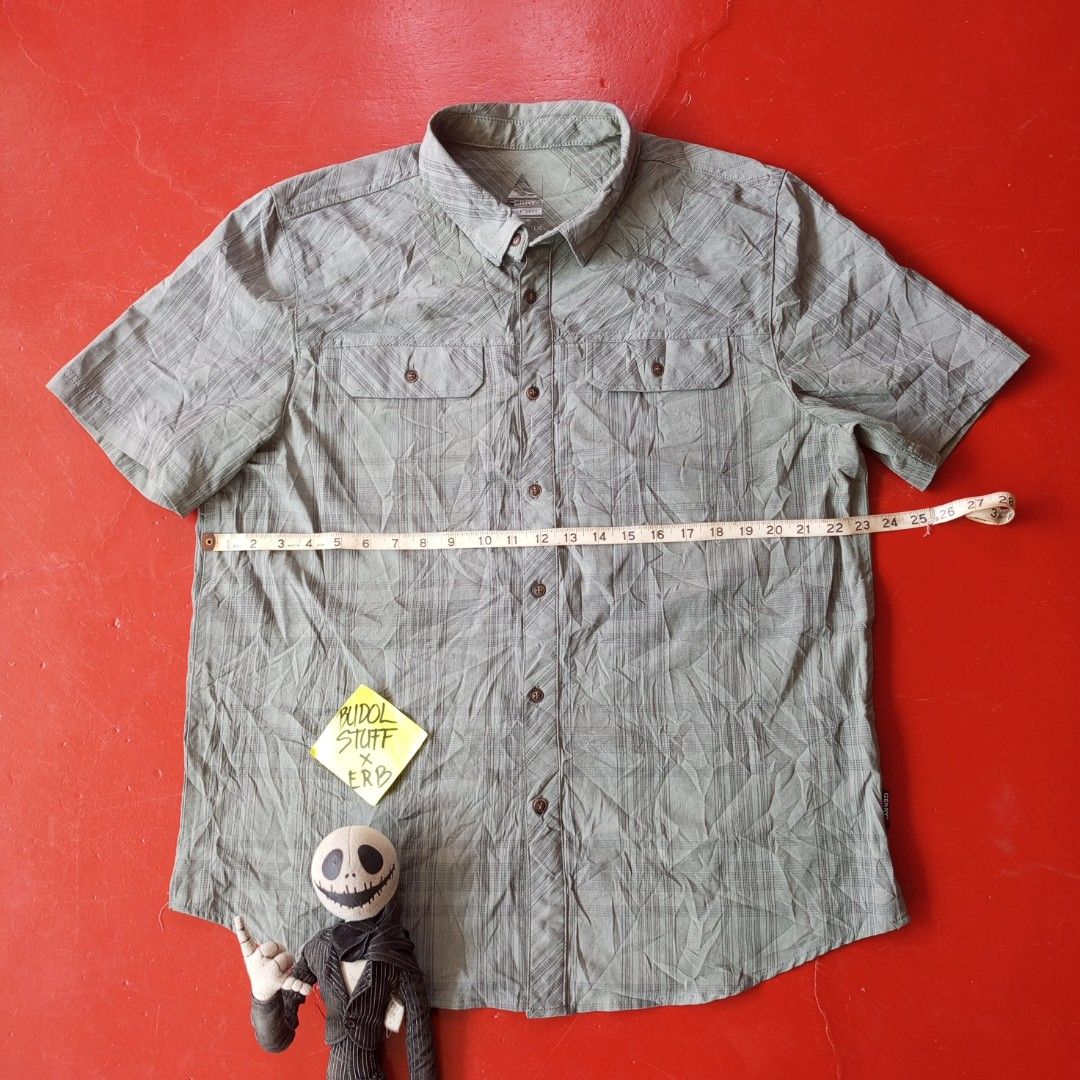 Gerry Men's Short Sleeve Button Down Shirt Size L (Category: Tshirts & Polo Shirts ) located in Naga. Submitted by ErbsXBudolstuff (Listing ID 1465875712, Image 1). Description: Dm PHP 780 Gerry Gray short-sleeve button-up shirt with dual chest pockets and a textured, subtle patterned fabric. Large Length 30 ½ inc Width 23 ½ inc Excellent Condition No issue.