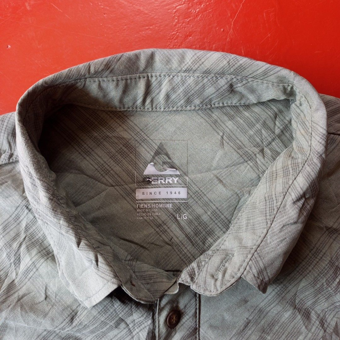 Gerry Men's Short Sleeve Button Down Shirt Size L (Category: Tshirts & Polo Shirts ) located in Naga. Submitted by ErbsXBudolstuff (Listing ID 1465875712, Image 3). Description: Dm PHP 780 Gerry Gray short-sleeve button-up shirt with dual chest pockets and a textured, subtle patterned fabric. Large Length 30 ½ inc Width 23 ½ inc Excellent Condition No issue.