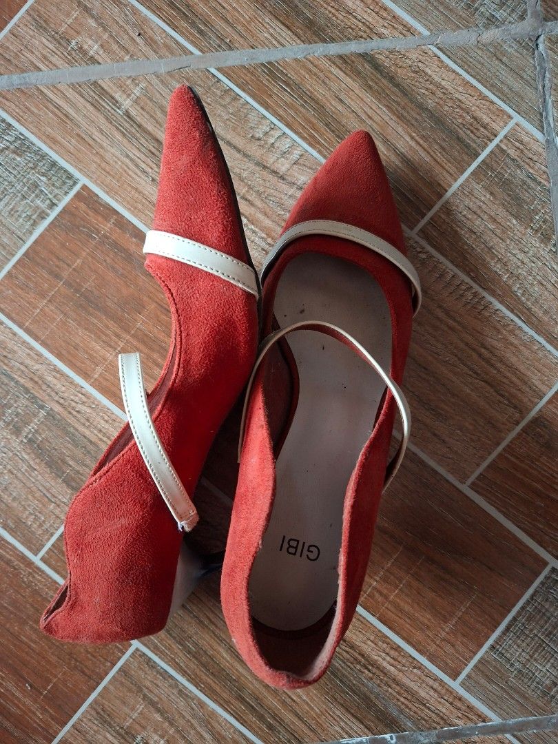 GIBI Red Pointed Heels – Size 38 (Category: Heels) located in Bulacan. Submitted by samaraullo81159 (Listing ID 1465851801, Image 2). Description: GIBI heels, size 38. Red/orange suede-style finish with pointed toe. negotiable. 📍 Santa Maria, Bulacan.