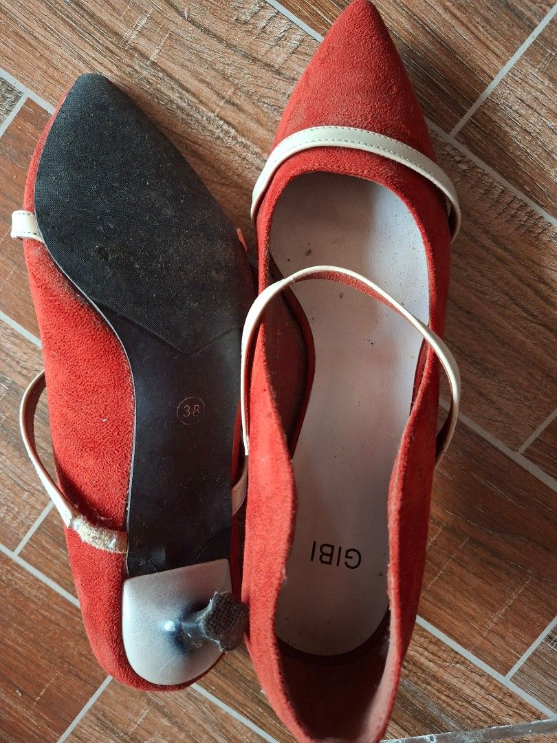 GIBI Red Pointed Heels – Size 38 (Category: Heels) located in Bulacan. Submitted by samaraullo81159 (Listing ID 1465851801, Image 3). Description: GIBI heels, size 38. Red/orange suede-style finish with pointed toe. negotiable. 📍 Santa Maria, Bulacan.