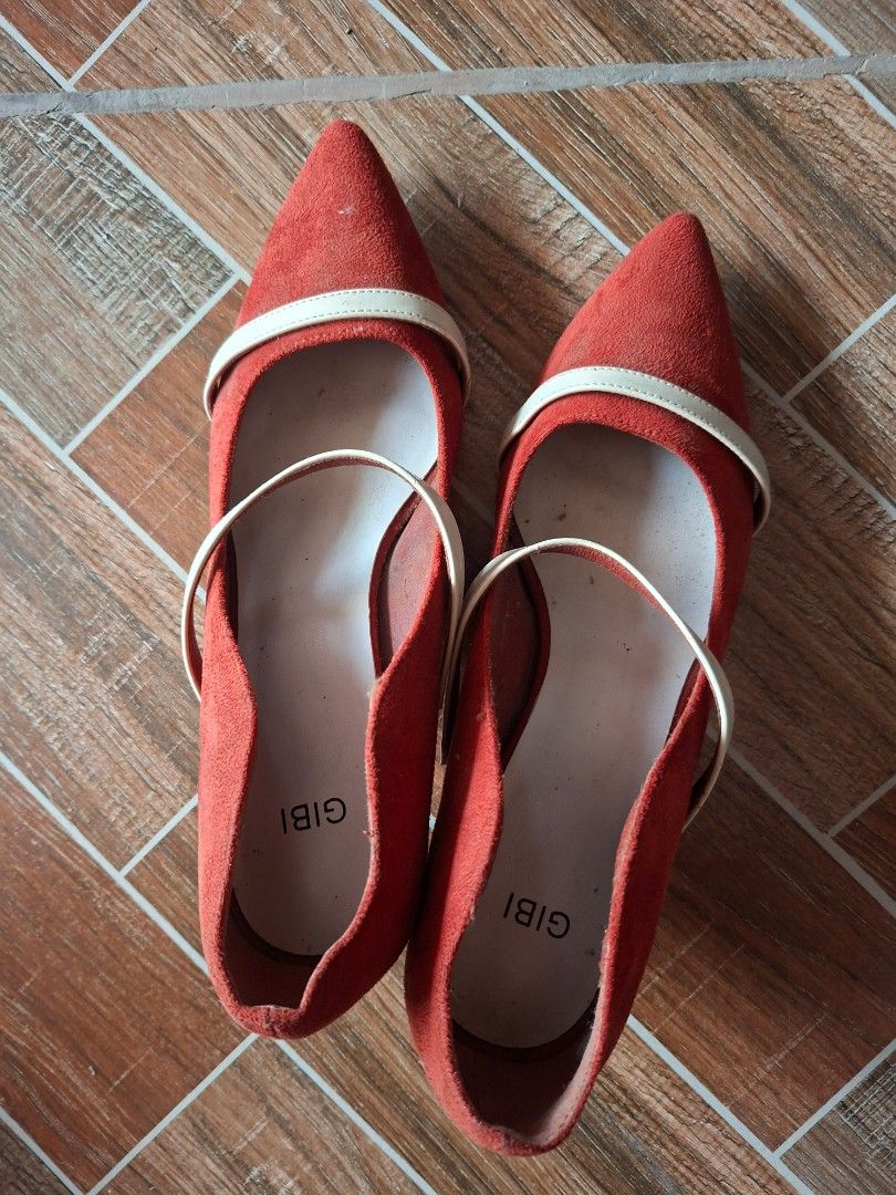GIBI Red Pointed Heels – Size 38 (Category: Heels) located in Bulacan. Submitted by samaraullo81159 (Listing ID 1465851801, Image 1). Description: GIBI heels, size 38. Red/orange suede-style finish with pointed toe. negotiable. 📍 Santa Maria, Bulacan.