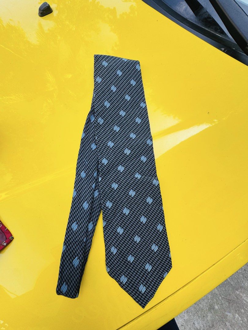 Giorgio Armani Cravatte Silk Tie Blue Grey Pattern (Category: Ties) located in Santa Cruz. Submitted by maqui15 (Listing ID 1465952183, Image 1). Description: - Brand: Giorgio Armani Cravatte - Material: 100% Premium Silk - Color/Pattern: Dark blue base with textured detailing and light blue square accents - Design: Classic width with signature branded lining inside the tail - Origin: Crafted in Italy - Condition: Ready to wear, excellent for for