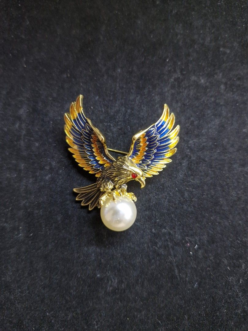Golden Eagle Brooch (Category: Brooches) located in Taguig. Submitted by mommaschoice (Listing ID 1465775950, Image 1). Description: Brand New Beautifully crafted brooch design Adorned w/ faux pearl Statement brooch for suits, jackets and party dresses Ships nationwide.