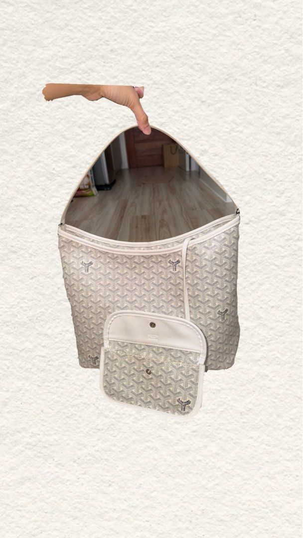 Replica Goyard Tote Bag White (Category: Tote Bags) located in Quezon City. Submitted by zealhorse_a9f3c3 (Listing ID 1465798053, Image 3). Description: - Brand: Goyard Tote Bag - Color: Classic white chevron print with cream leather trim - Includes: Matching detachable pouch with snap button closure - Features: Roomy shoulder strap drop and clean interior space - Style: Versatile neutral bag, perfect for work or weekend errands -Defect: Worn out