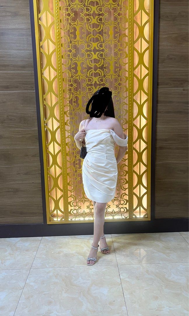 Graduation or Event dress (Category: Evening dresses & gowns) located in Manila. Submitted by glam.bliss (Listing ID 1465904052, Image 3). Description: Size bust 32 ; waist- 26-28 Customized for ₱3k worn twice only can fit xs-m nego for sure buyer .