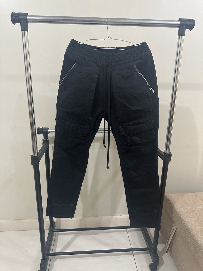 Grailz Flight Pocket Pants Black (Category: Joggers) located in Manila. Submitted by royal_vintage_thriftshop (Listing ID 1465803086, Image 2). Description: - Brand/Model: Grailz Flight Pocket Cargo Pants - Color: Black - Style: Techwear aesthetic, relaxed fit - size : 2 .