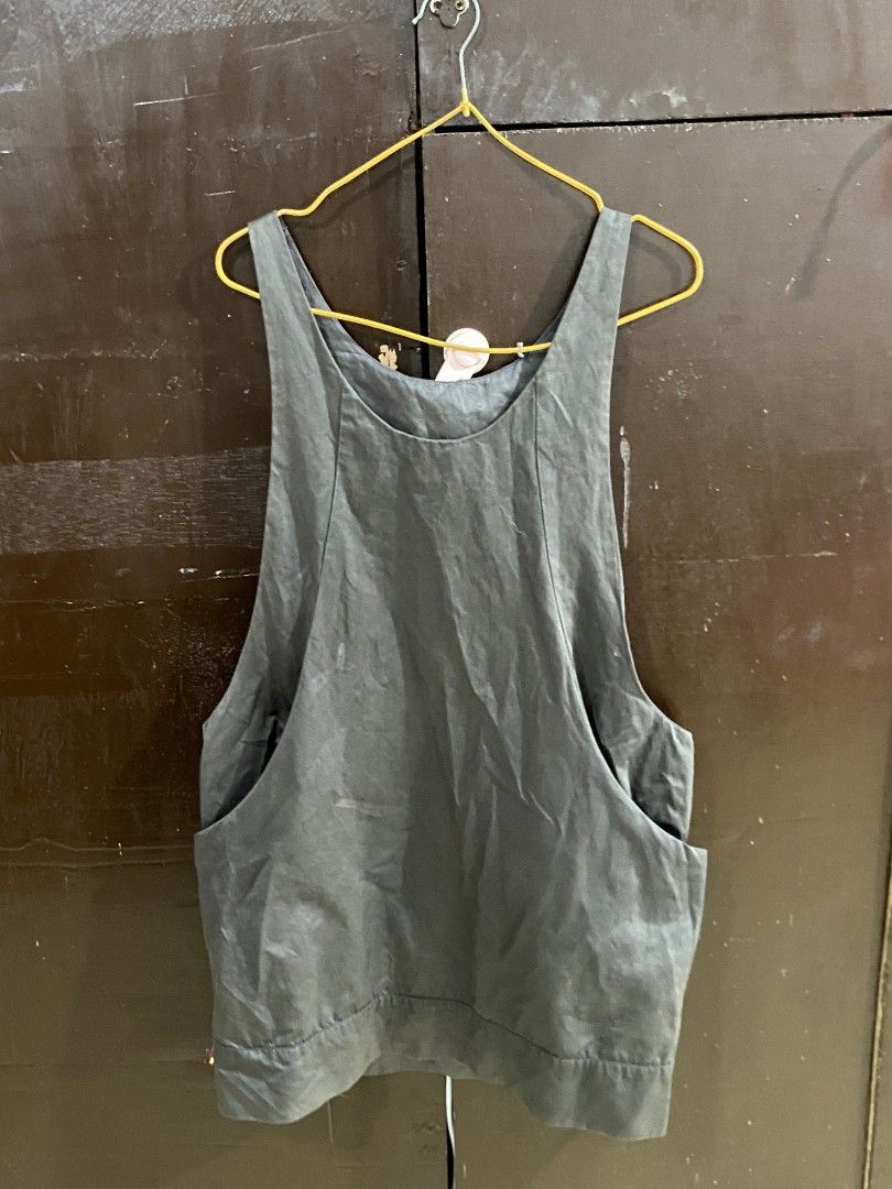 Gray Sleeveless Jumper (Category: Rompers) located in Naga. Submitted by zealdog.657924 (Listing ID 1465933977, Image 3). Description: Neckline: Round Neck Fit: Relaxed & Comfortable Material: Soft, lightweight fabric Stretch: Slightly stretchable Easy to layer and style.