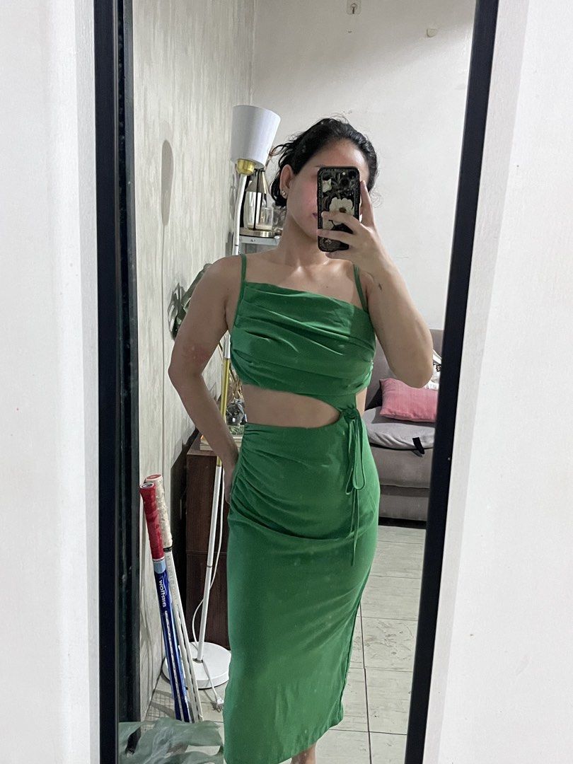 Green Ruched Midi Dress (Category: Dresses) located in Makati City. Submitted by secondhandstories07 (Listing ID 1465819040, Image 1). Description: Color: Green Length: Midi Fit: Regular fit Material: 92% Polyester, 8% Elastan Style: Cami / Sleeveless Details: Ruched, draped, knot, criss-cross & side slit Non-sheer Care: Machine wash or professional dry clean Perfect for dates, dinners, parties, or a night out. 💚.