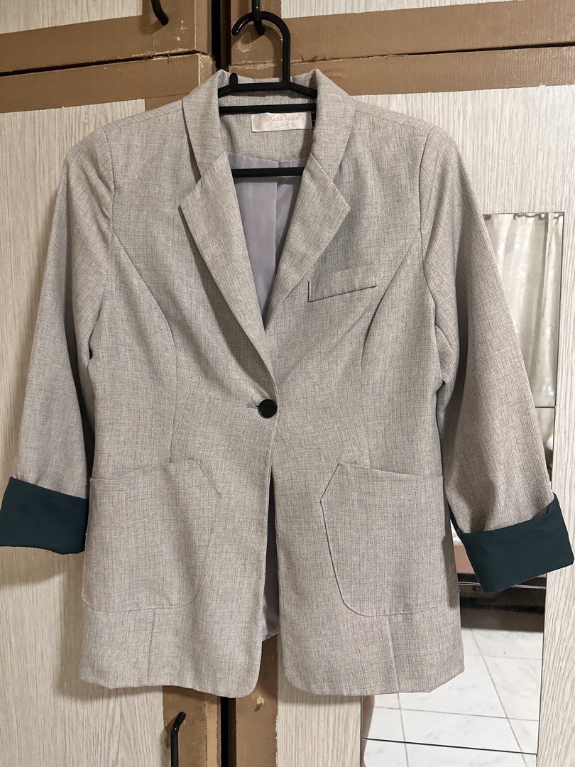 Grey Blazer Jacket with Contrast Cuffs Size L (Category: Coats, Jackets and Outerwear) located in Paranaque City. Submitted by moonbea (Listing ID 1465894932, Image 1). Description: - Size: Large - Color: Grey with dark green turned-up cuffs - Pockets: 1 single chest pocket, 2 front patch pockets - Lining: Fully lined with soft grey fabric - Material: Lightweight with a textured finish - Style: Ideal for work meetings and dressing up casual outfi