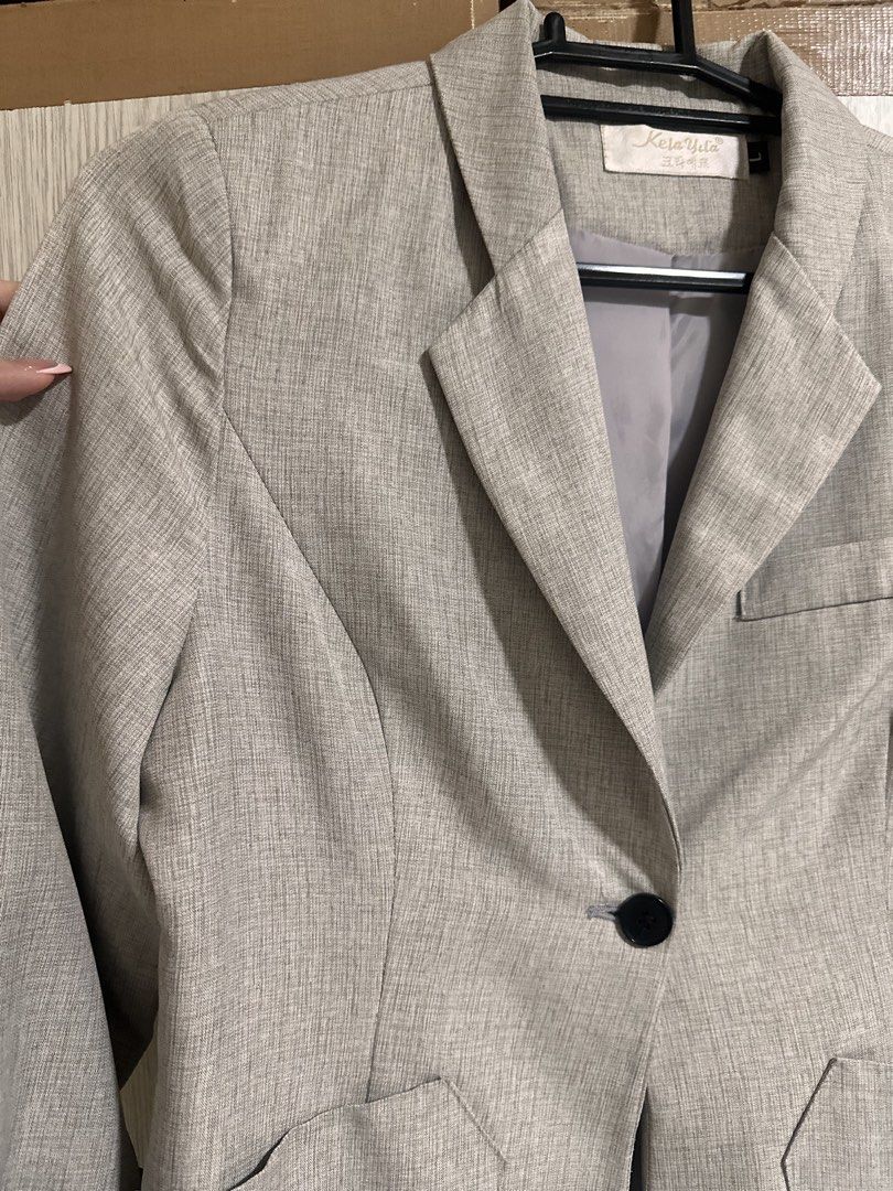Grey Blazer Jacket with Contrast Cuffs Size L (Category: Coats, Jackets and Outerwear) located in Paranaque City. Submitted by moonbea (Listing ID 1465894932, Image 3). Description: - Size: Large - Color: Grey with dark green turned-up cuffs - Pockets: 1 single chest pocket, 2 front patch pockets - Lining: Fully lined with soft grey fabric - Material: Lightweight with a textured finish - Style: Ideal for work meetings and dressing up casual outfi