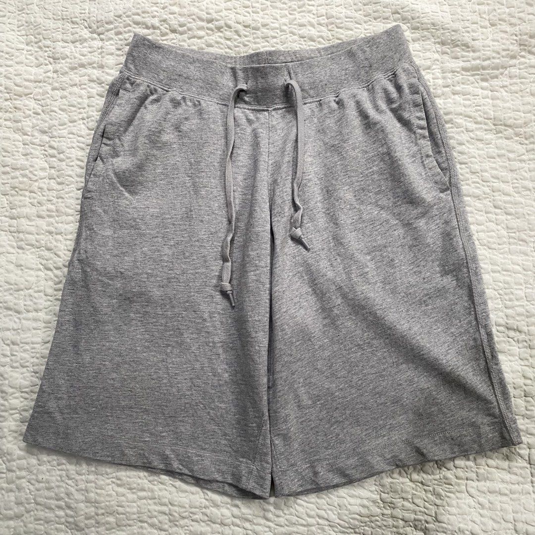 Grey drawstring sweat shorts size M (Category: Shorts) located in Iloilo. Submitted by chapxythriftshop (Listing ID 1465868760, Image 1). Description: lativ light grey melange drawstring sweat shorts Measurements: width - 28 to 36 length - 19 inches Condition Details: Good as new No pinholes Color rate: 9.8/10 My Price / Asking Price: 450 Transaction Details: Location: Mali-ao, Pavia, Iloilo Payment: Gcash Shipping via: J&T (Buyer shoulders shipp
