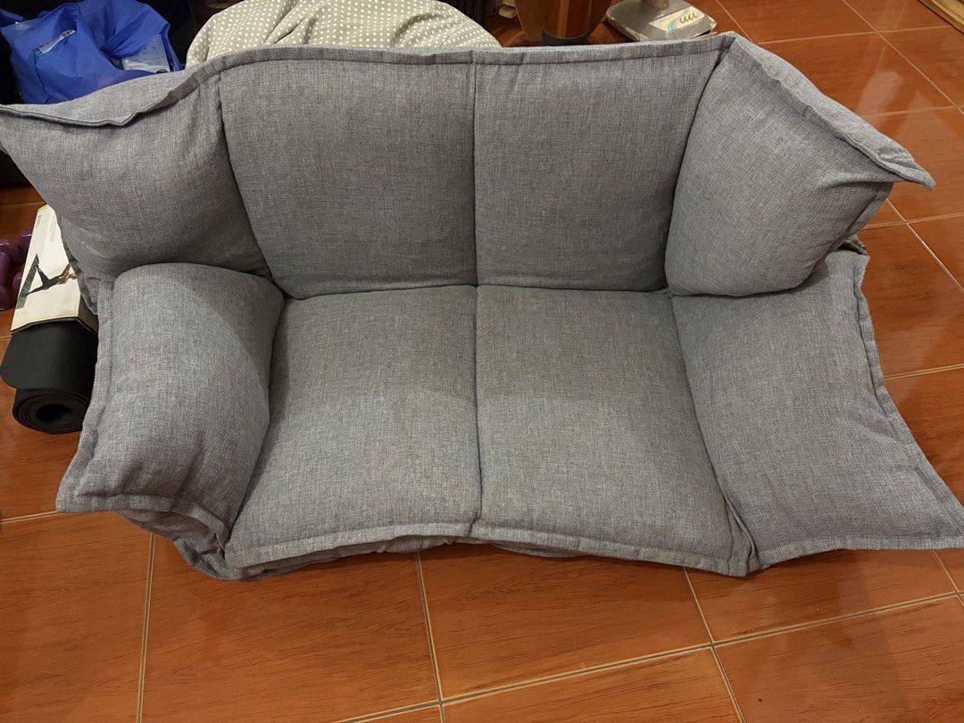 Grey folding floor sofa and lazy lounger bed (Category: Sofas) located in San Pedro. Submitted by icesyp (Listing ID 1465847656, Image 1). Description: - Versatile grey floor sofa for lounging, gaming, or napping - Adjustable sections: sits fully upright or lays flat like a mattress - Soft and comfortable fabric upholstery in a neutral grey tone - Easy to fold and store away when not in use - negotiable.